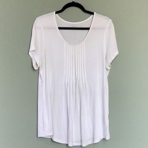 Cute white tunic with pintucked front detailed Size Lg